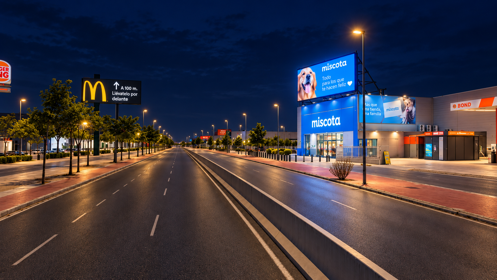 Avenida comercial de Miscota Massanassa durante la noche